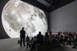 ザ・ムーンウォーカーズ：トム・ハンクスと巡る月への旅